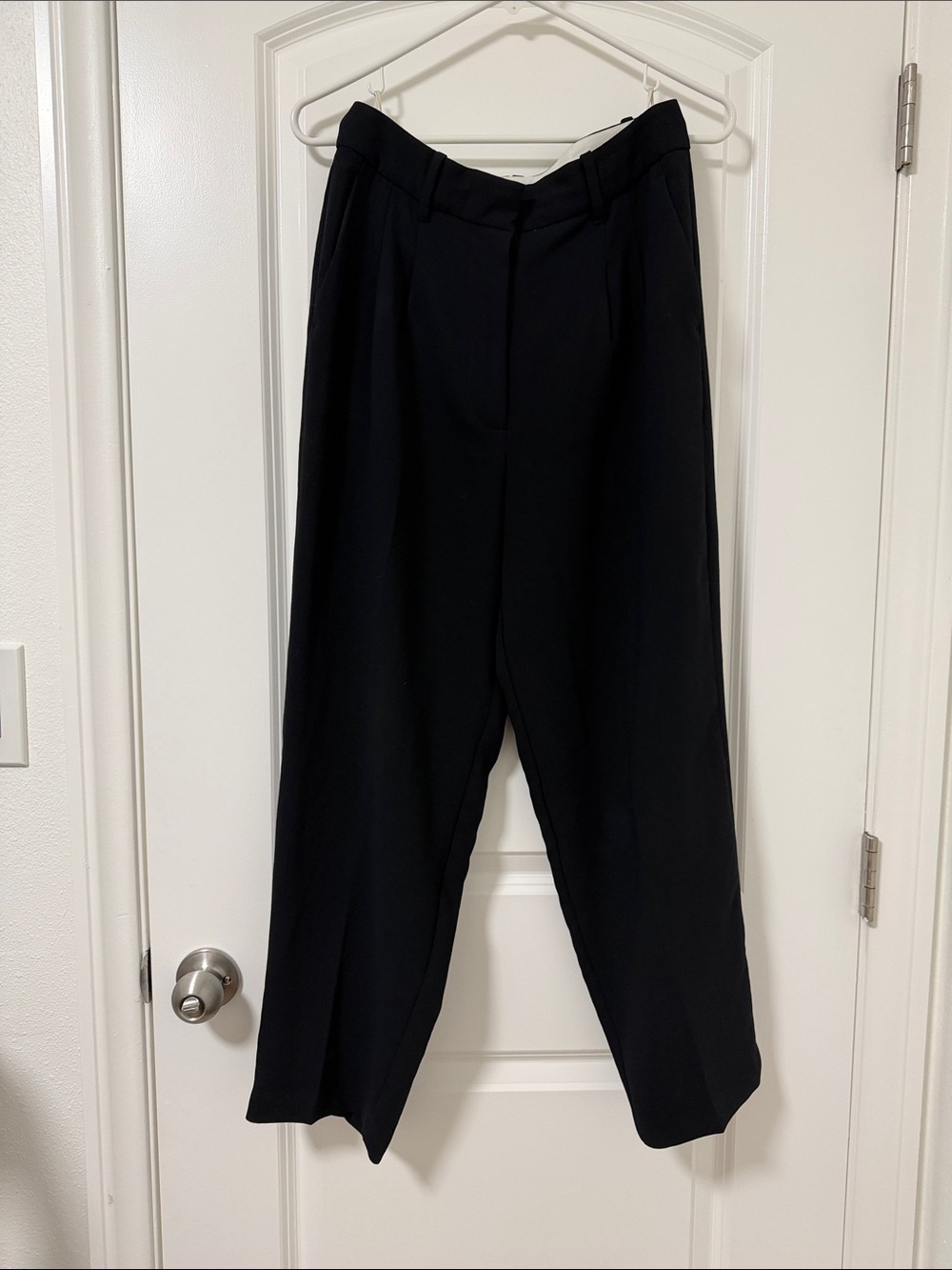 Aritzia Carrot Pant in Black